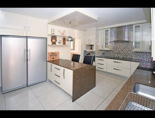 3 BEDROOM TOWNHOUSE FOR SALE IN RIVER CLUB